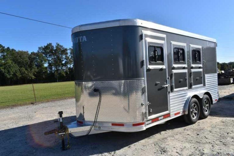 Pre-Owned 2018 Lakota 83HBPSL 3 Horse Trailer