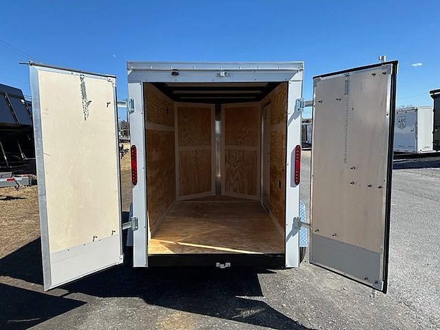 Homesteader 5 x 8 Enclosed V-Nose Cargo Trailer โ Barn Doors