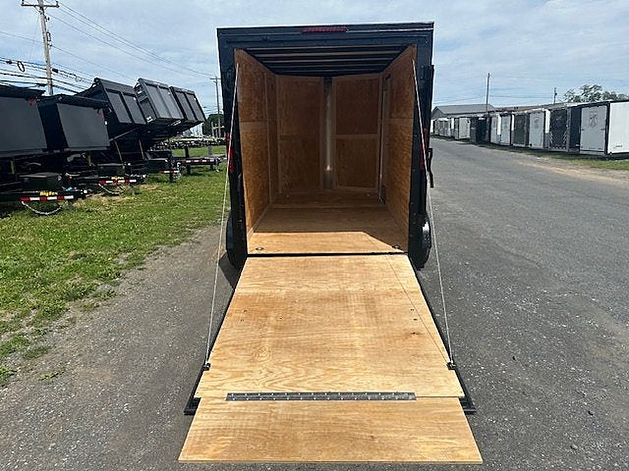 Homesteader 6 x 12 V-Nose Enclosed Cargo Trailer โ Black Trim
